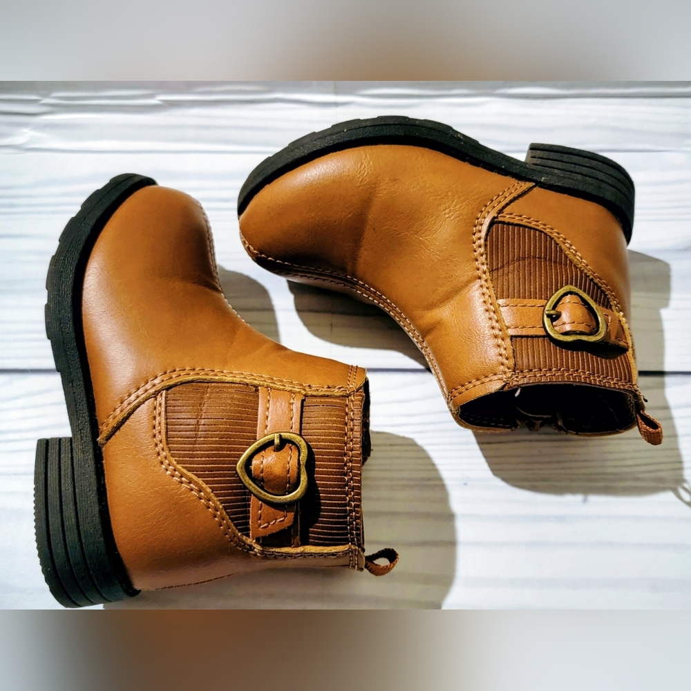 Carter's Tan Kids Zip-Up Boots with Side Heart Bucklerters Size 5 - Picture 2 of 8